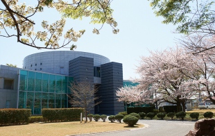 植草学園大学