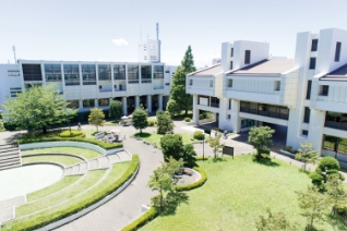 横浜商科大学