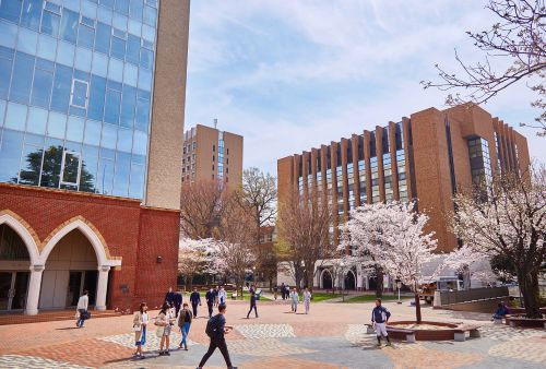 学習院大学